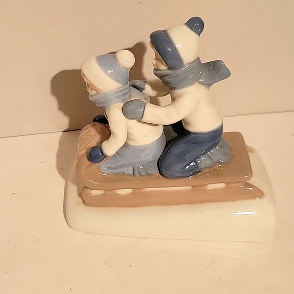 Children Sleddding Porcelain Figerine By Paul Sebastián - Picture 6 of 6